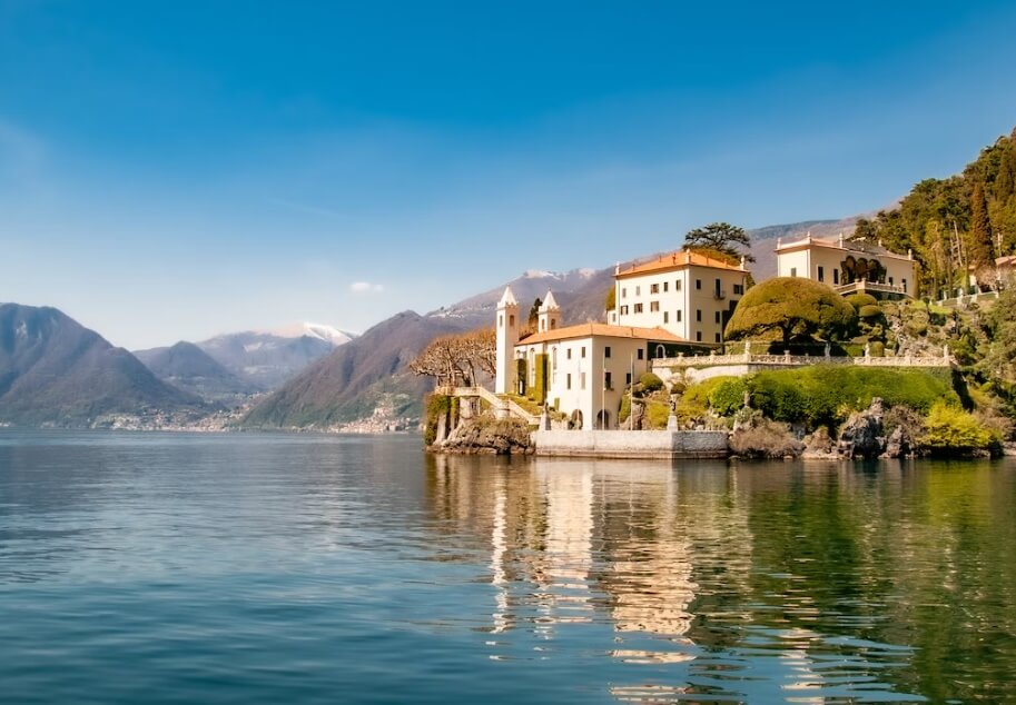 Italy [Lake Como] Unsplash