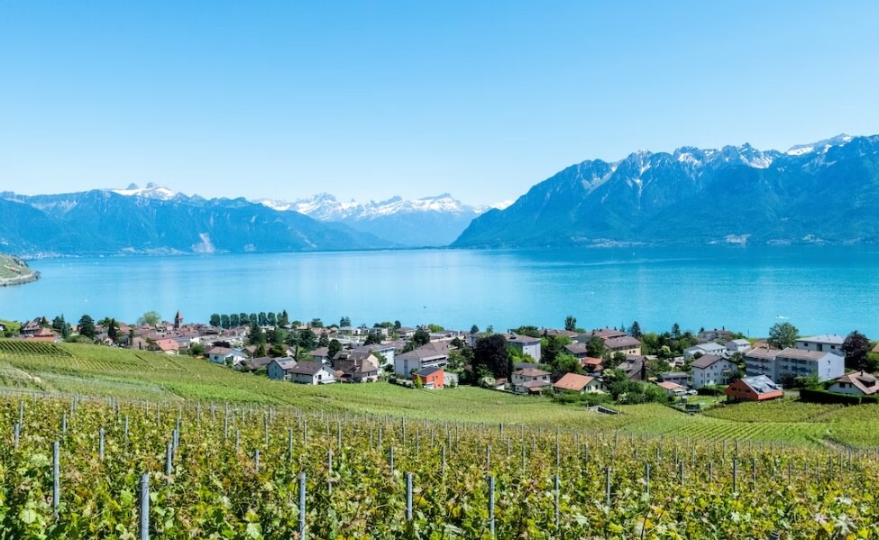 Switzerland and France [Lake Geneva] Unsplash