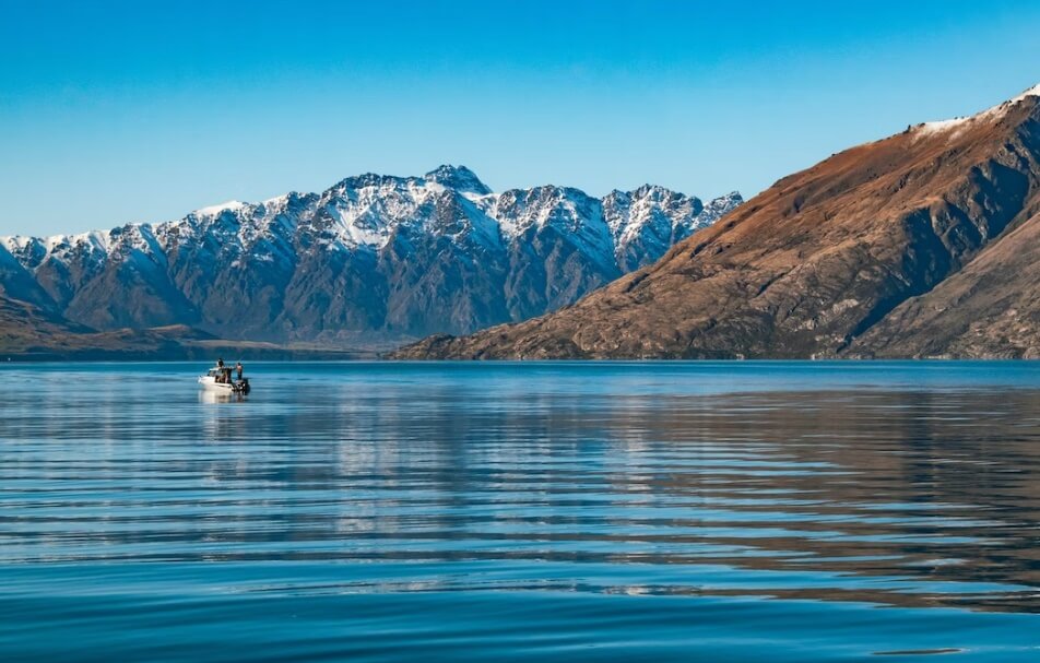 New Zealand [Lake Wakatipu] Unsplash